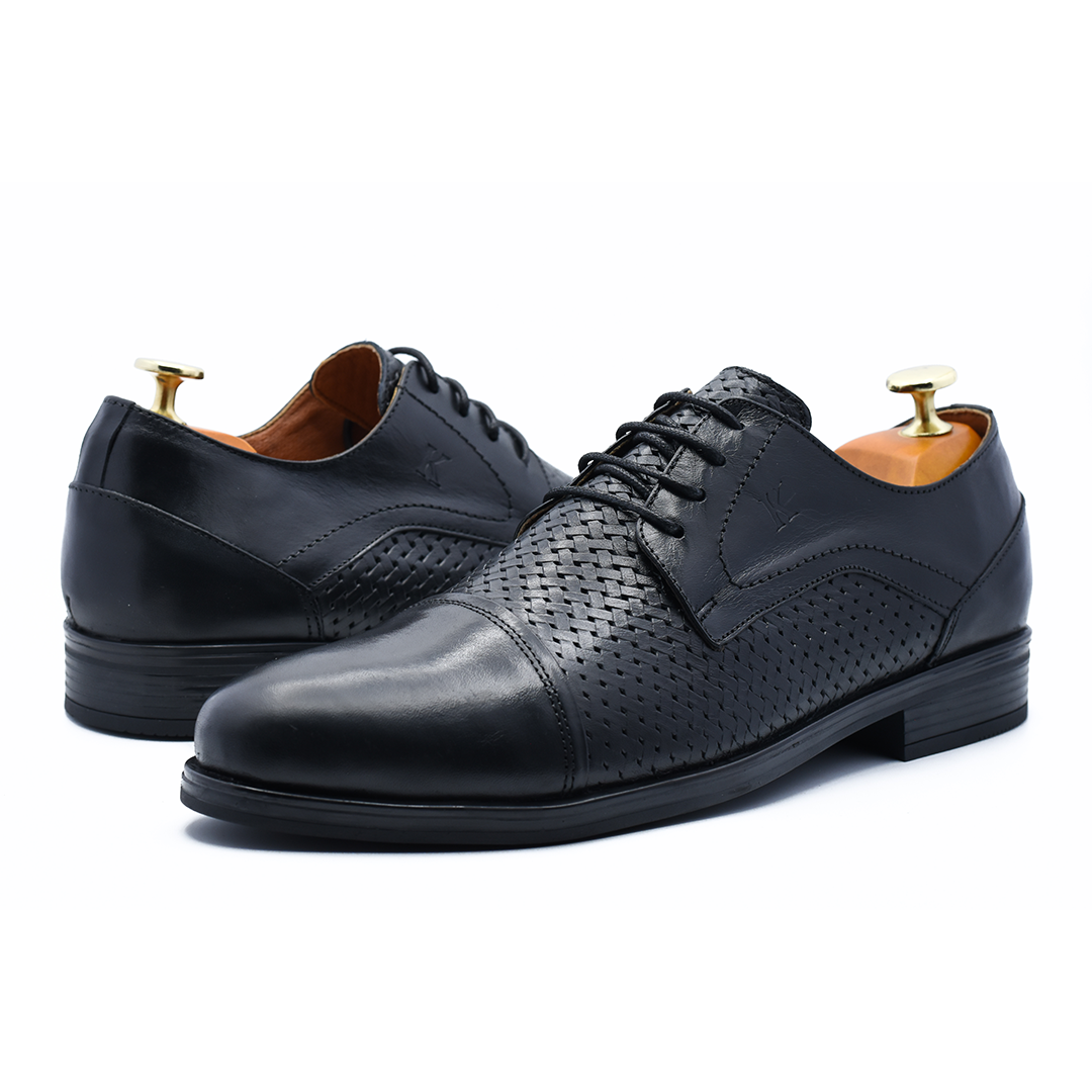 CHAUSSURE CLASS EN CUIR NOIR RF 765