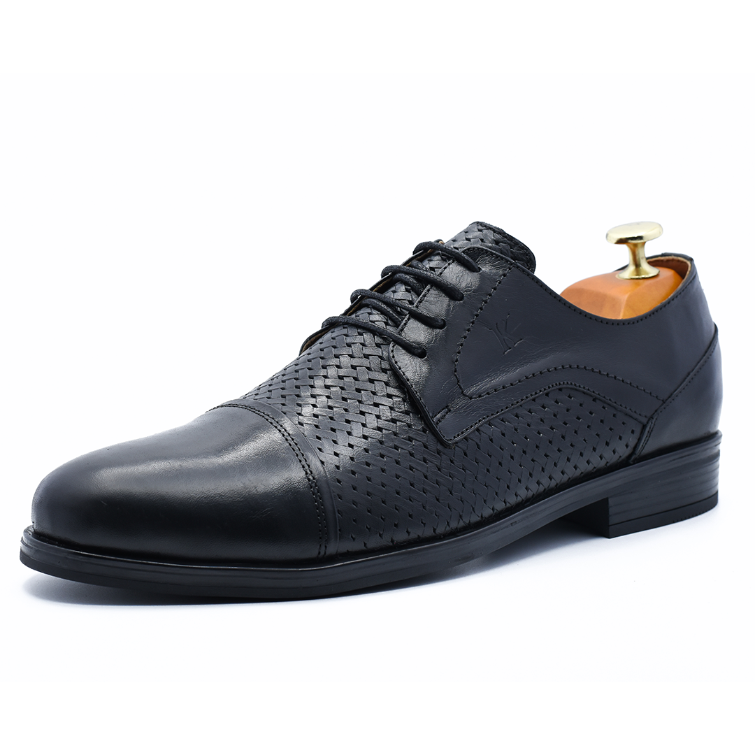 CHAUSSURE CLASS EN CUIR NOIR RF 765