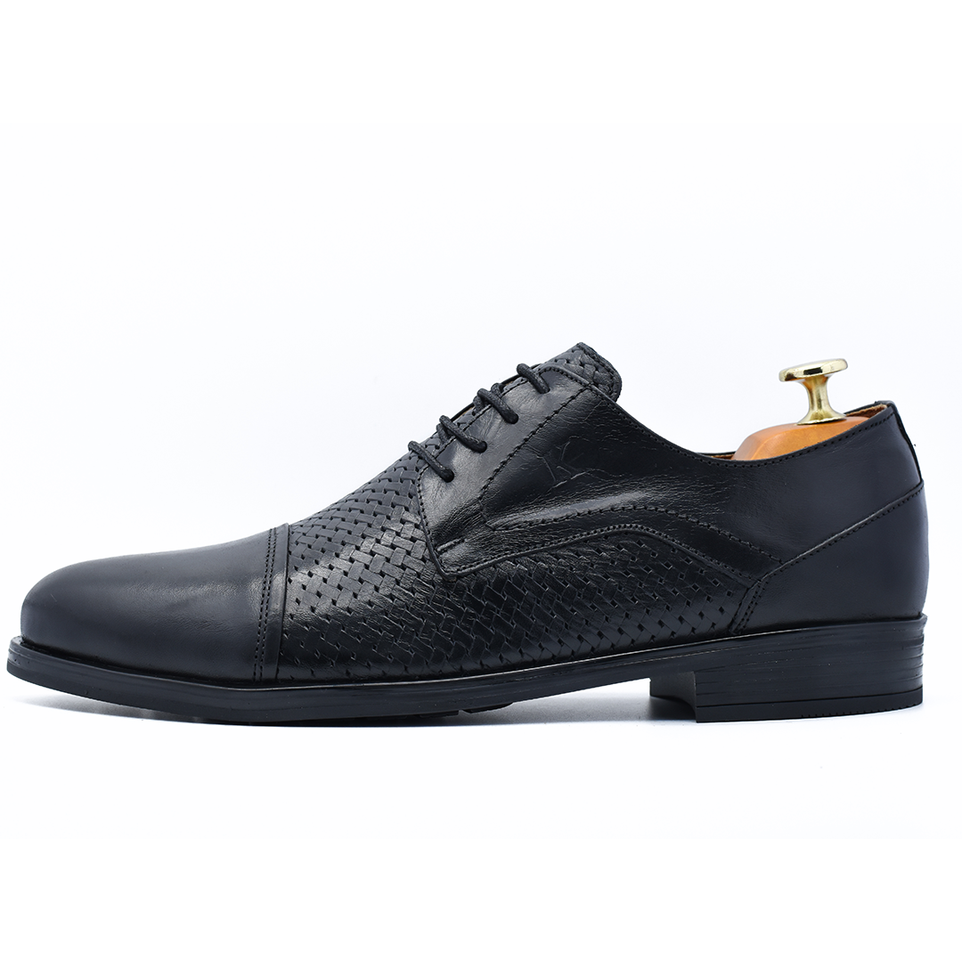 CHAUSSURE CLASS EN CUIR NOIR RF 765